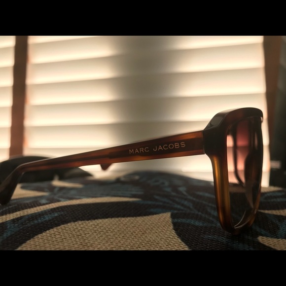 Made in Italy authentic MARC JACOBS SUNGLASSES - Picture 3 of 6